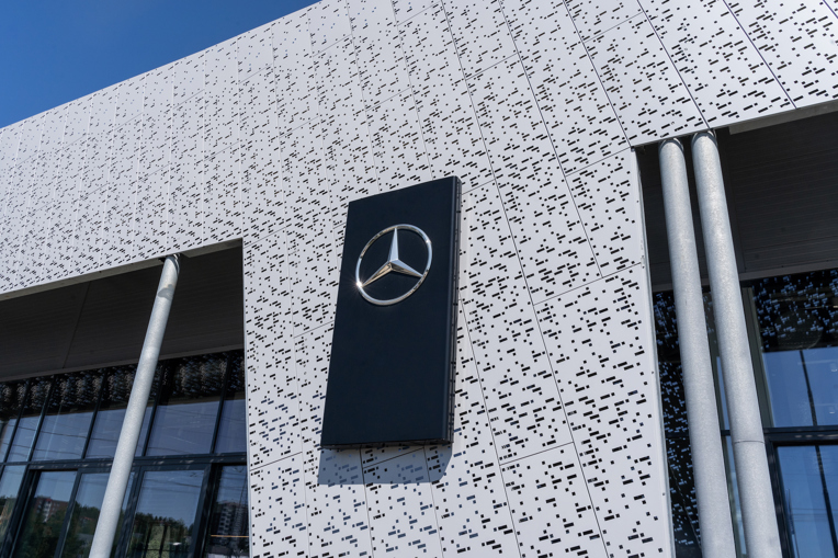 Mercedes skiltet av Sign Consult. FOTO